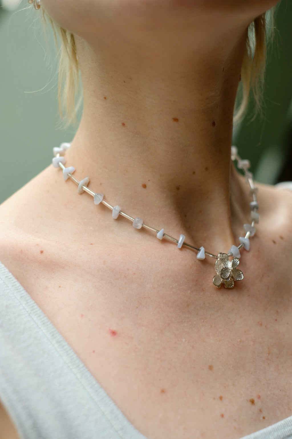 Pearls meet spider agate 