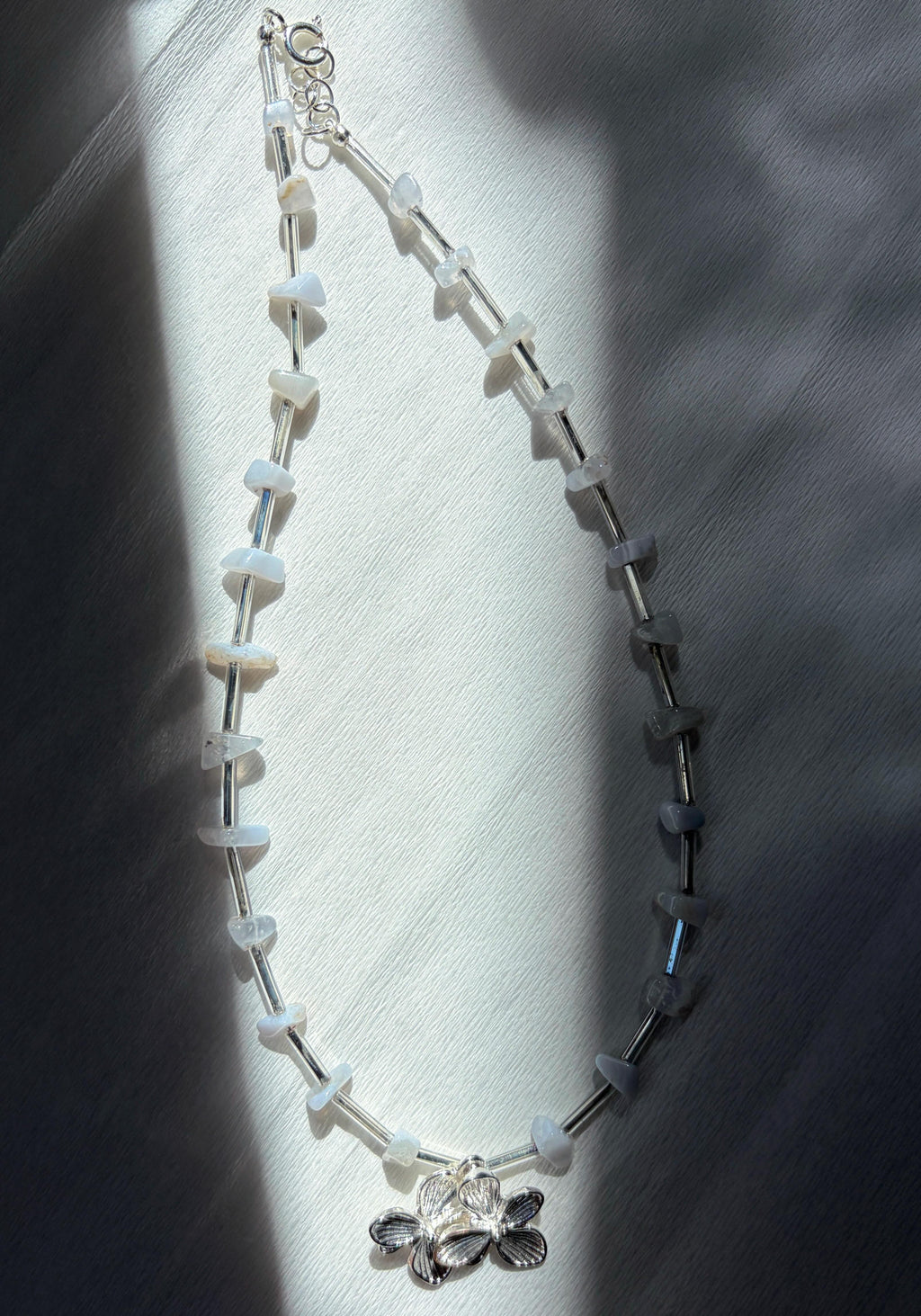 Pearls meet spider agate 