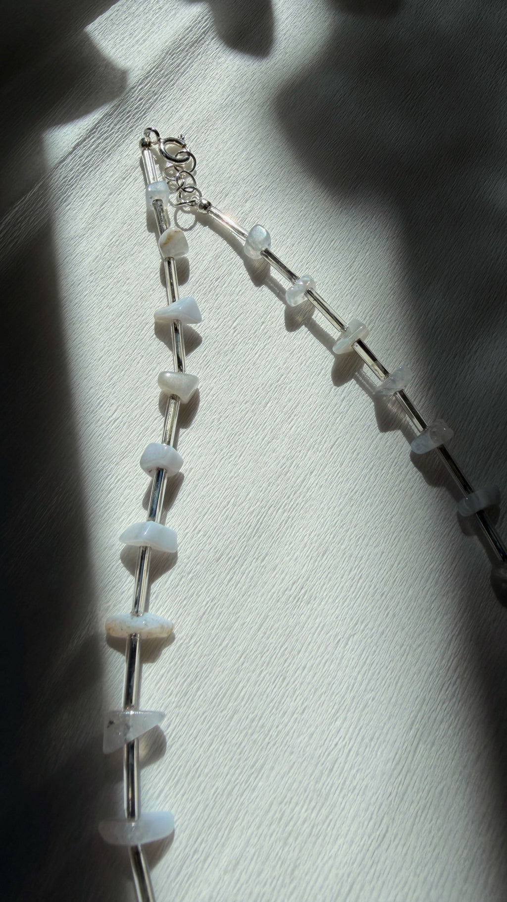 Pearls meet spider agate 