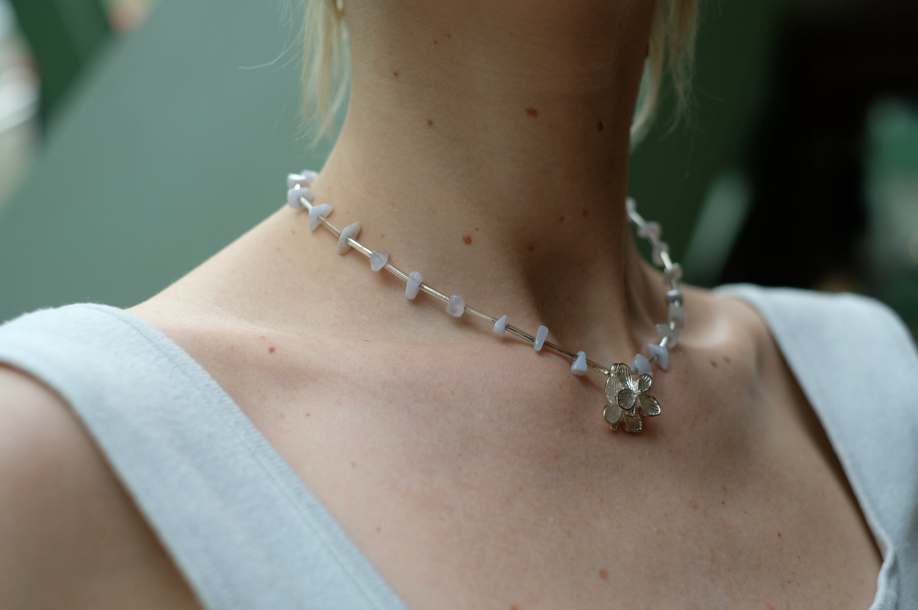 Pearls meet spider agate 