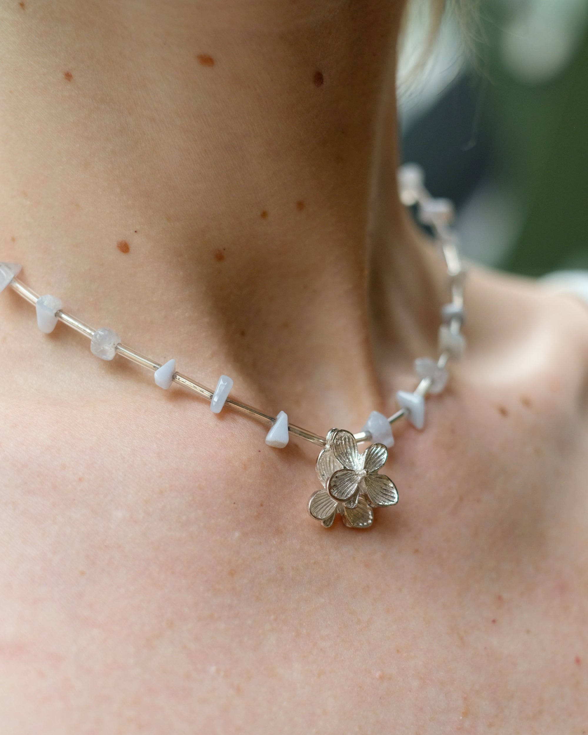 Pearls meet spider agate 