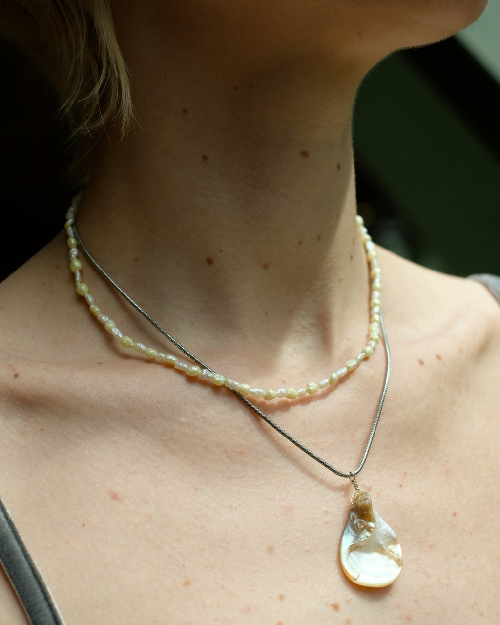 Pearls meet spider agate 