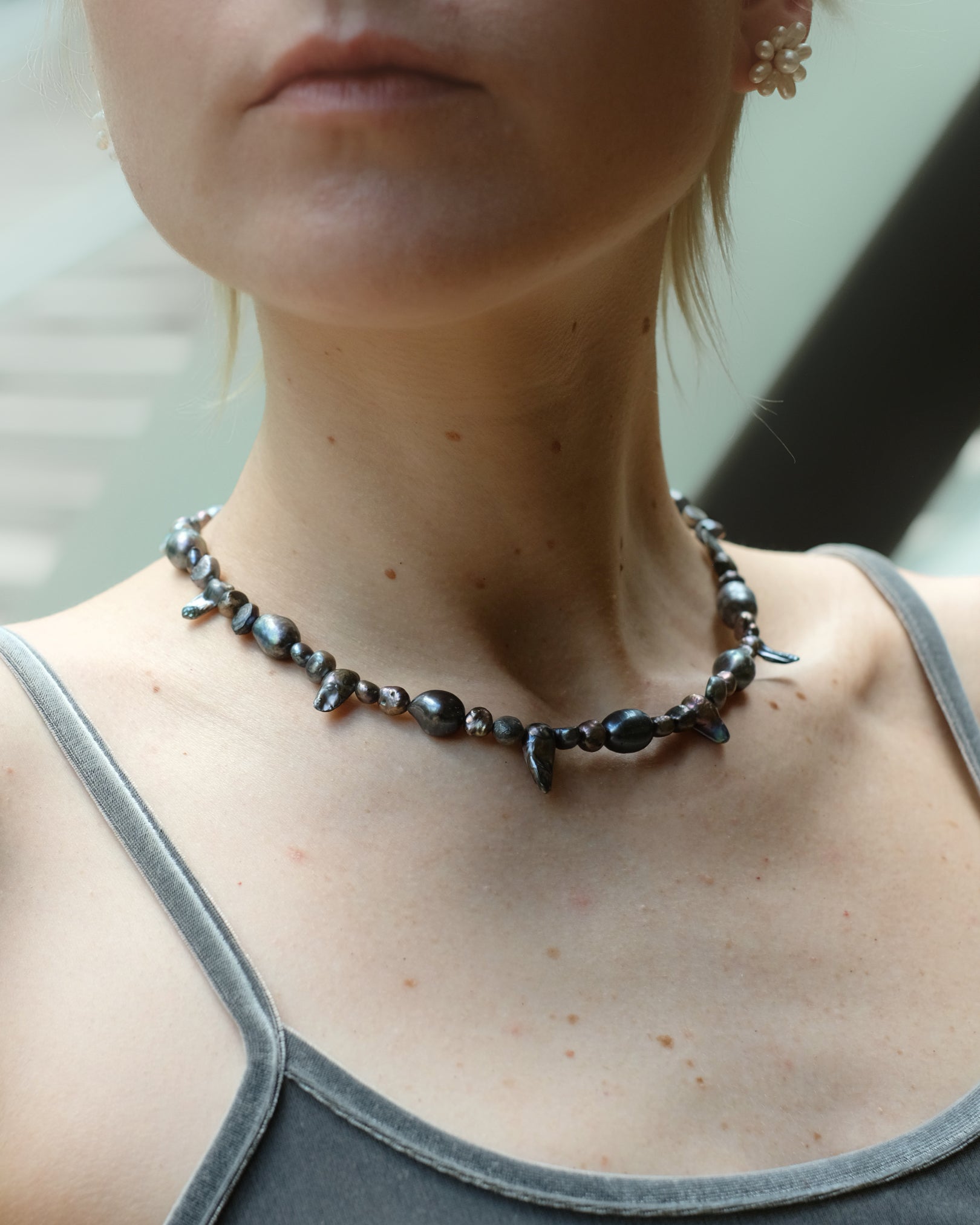 getragene Barockperlenkette grau mit Silberverschluss