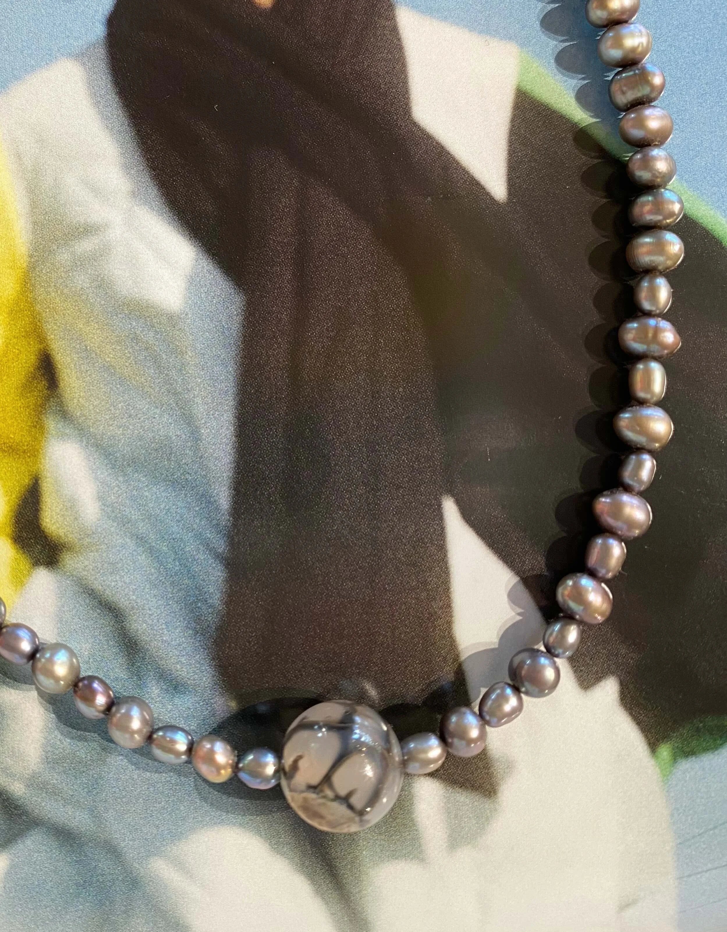 Dark Pearls meet Spinnenachat