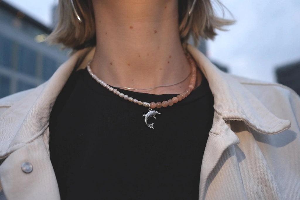 Peaches, Pearl & a Dolphin