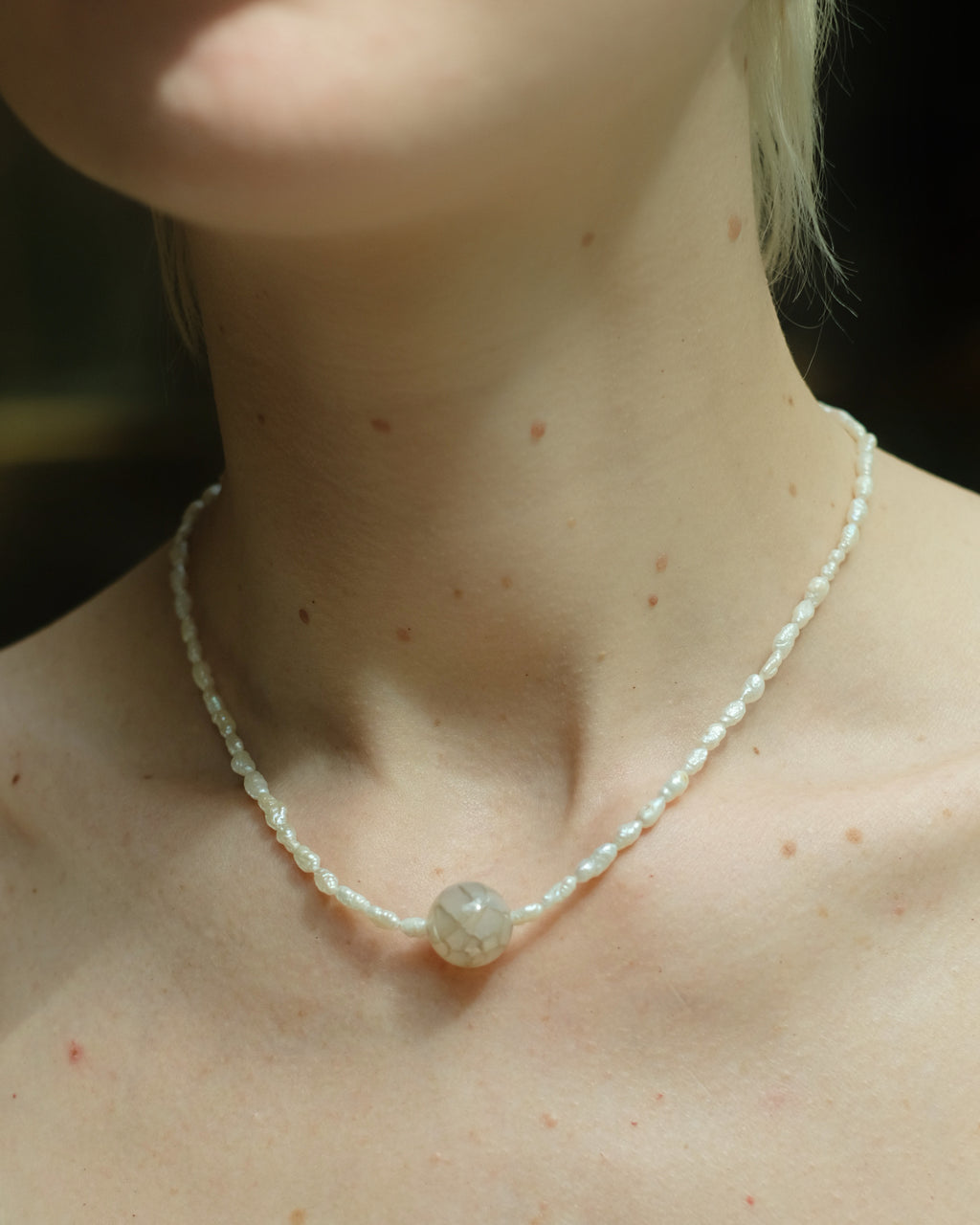 Pearls meet spider agate 