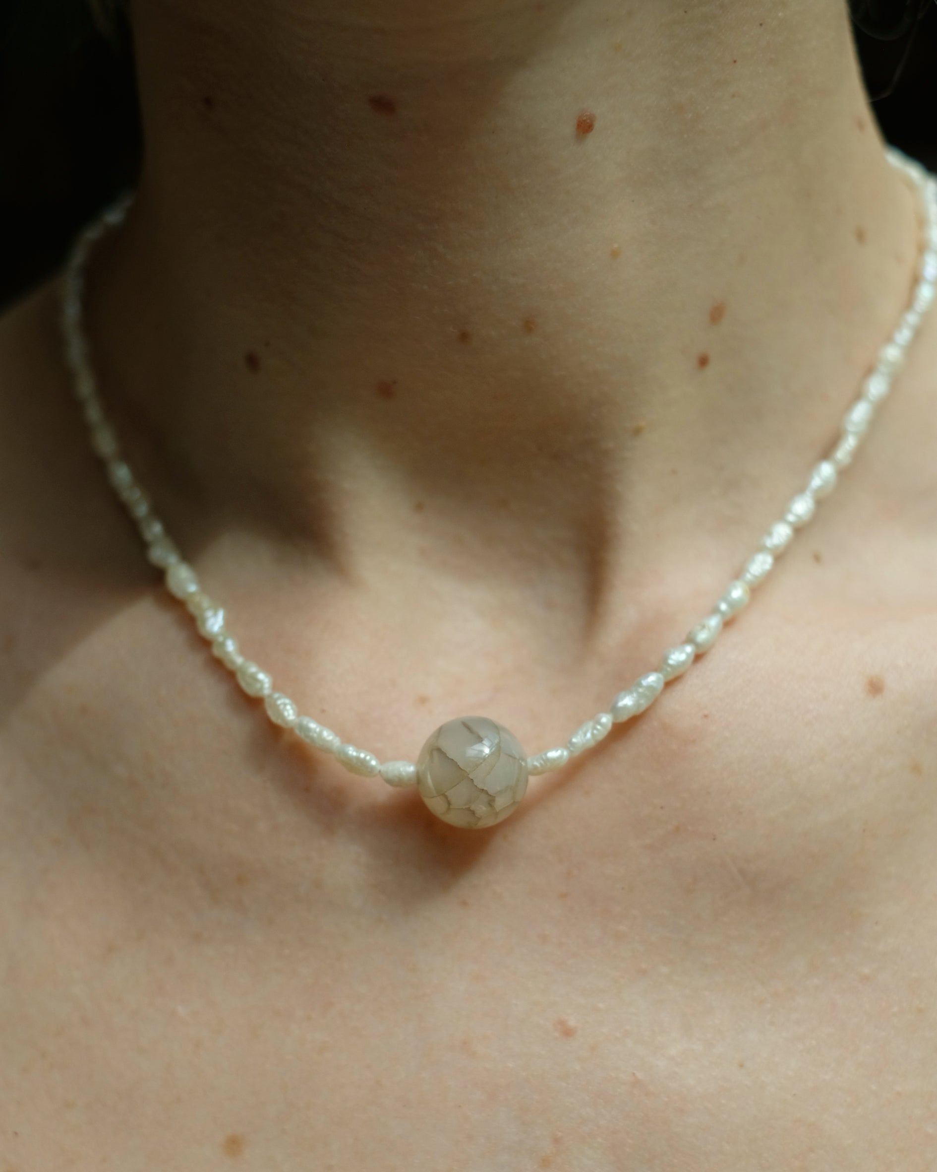 Pearls meet Spinnenachat